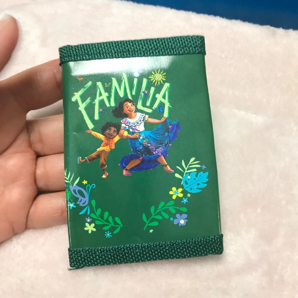 ✨✨5/$10✨✨ Disney Encanto Trifold Girls Boys Kids Wallet, Velcro BRAND NEW